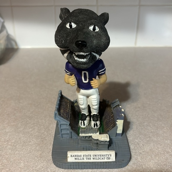 K State KSU Willie The Wildcat 2002 Bobblehead In Bill Snyder Stadium - Picture 7 of 9